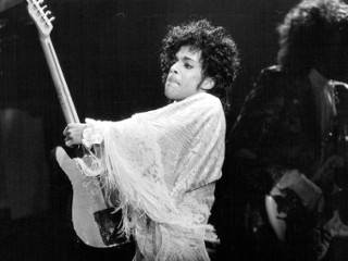 В США умер культовый музыкант 80-х Принс. Незадолго до смерти его лечили от передозировки