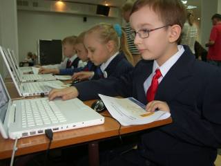 Родители киевских школьников смогут узнать оценки своих детей через Интернет