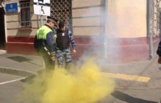 Посольство Украины в Москве закидали дымовыми шашками