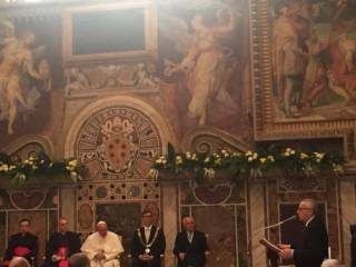 Папа Римский Франциск награжден медалью Карла Великого