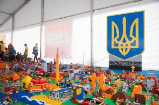 В Киеве на Спортивной площади построили 3D-карту Украины