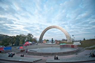 В центре Киева может появиться памятник воинам АТО. Вместо Арки дружбы народов