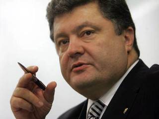 Порошенко сравнил Савченко с Крымом и Донбассом, и наградил ее причитающейся «Золотой звездой»