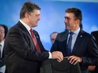 Порошенко сделал бывшего главу НАТО своим нынешним советником