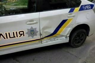 В Харькове полицейский автомобиль не поделил дорогу с Chevrolet