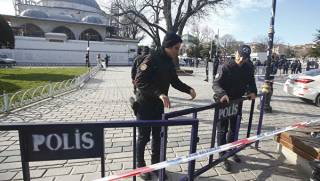 На автобусной остановке в Стамбуле прогремел взрыв. Погибли 11 человек
