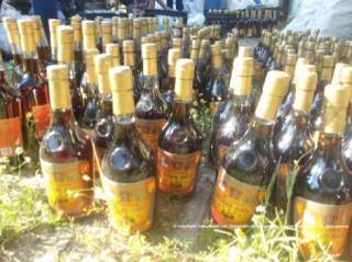 На Одесщине у местного самогонщика изъяли крупную партию контрафактного алкоголя