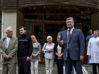 Порошенко встретился с вернувшимися из российских застенок украинцами Афанасьевым и Солошенко
