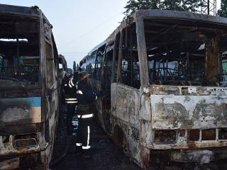 В суровом Николаеве за ночь сгорели сразу шесть автобусов