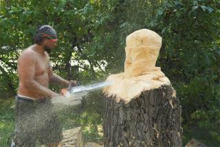 Сказочные деревянные скульптуры и живые красавицы порадуют киевлян в Парке Киевская Русь