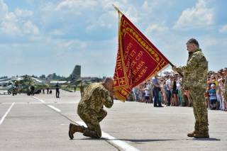 Порошенко присвоил звание национального Харьковскому университету Воздушных Сил
