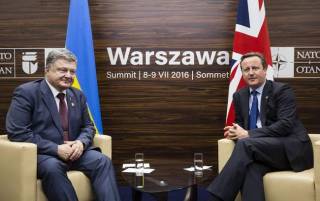 Порошенко в Варшаве провел важную встречу с Кэмероном