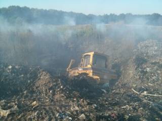 Под Киевом горит свалка твердых бытовых отходов