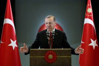 Эрдоган хочет подчинить себе армию и разведку