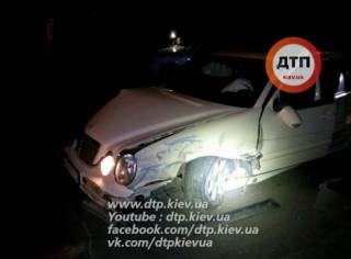 В Киеве водитель «Мерса» разбил шесть машин и был таков