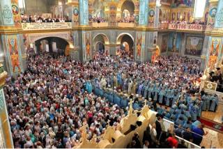 Более 20 тысяч верующих УПЦ приняли участие в торжествах в честь Почаевской иконы Божией Матери