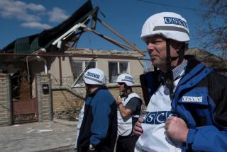 Наблюдатели ОБСЕ посетили место взрыва автомобиля Плотницкого