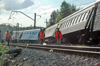 Во Франции произошло крушение поезда. Около 60 пострадавших