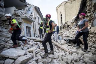 Количество жертв землетрясения в Италии постоянно растет