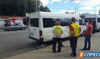 В Киеве водитель маршрутки насмерть сбил пешехода