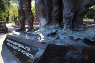 В Луганске взорвали памятник сепаратистам