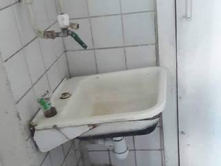 Антисанитария, разваленные туалеты, прикрытые фанерой. Как встретили 1 сентября в самом богатом селе под Киевом