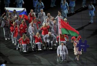 Паралимпийцы из Белоруссии на открытии Игр шли под… российским флагом