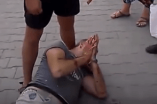 В Севастополе полицай жестоко избил мужчину за украинскую символику