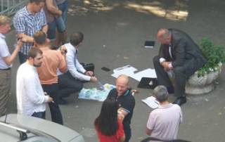 Правоохранители задержали мошенника-взяточника прямо под стенами Администрации Президента