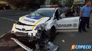 В Киеве патрульный автомобиль протаранил такси. Госпитализированы четыре человека