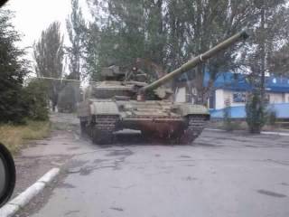 Россия продолжает переправлять на Донбасс танки, - разведка
