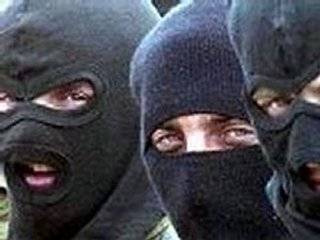 Неизвестные в балаклавах среди бела дня ограбили ломбард в Запорожье