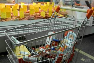 С сегодняшнего дня Кабмин отпустил цены на продукты в свободное плаванье