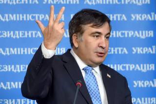 Саакашвили «играет сразу на двух полях»