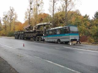 В Винницкой области автобус взял на таран военный тягач