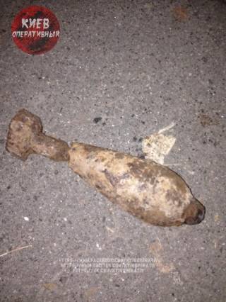 В Киеве на улице нашли боевой снаряд