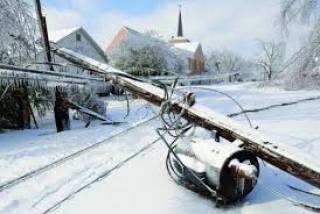 Обильный снегопад оставил без света 955 населенных пунктов и задержал  поезда