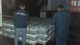 Полиция задержала львовянина, который вез 8 тыс. бутылок паленого алкоголя