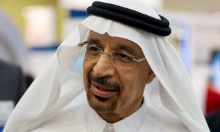 Саудовская Аравия рассчитывает, что Россия не только заморозит добычу нефти, но и сократит ее