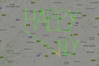 Британский пилот «написал» в небе поздравление с Новым годом