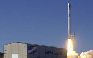 Falcon 9 успешно вывела на орбиту сразу десять спутников