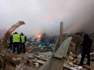 По последним данным, жертвами авиакатастрофы под Бишкеком стал 31 человек. Мародеров это не остановило