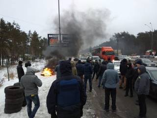 #Темадня: Соцсети и эксперты отреагировали на частичное блокирование въездов в Киев