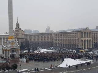 На Майдане прощаются с героями, остановившими наступление боевиков под Авдеевкой