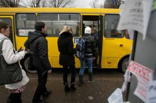 Киевский губернатор призвал частных перевозчиков снизить цены в маршрутках. Кое-кто уже даже прислушался
