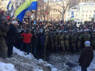 В Киеве произошли столкновения между протестующими и полицией. Есть пострадавшие с обеих сторон