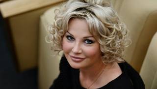 Российскую певицу Максакову уволили из Гнесинки после отъезда с мужем-депутатом в Украину