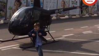 Киевлян взбудоражил мальчик, «прилетевший» в школу на вертолете. Однако все оказалось гораздо проще