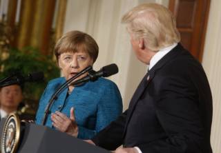 Трамп отказался пожать руку Меркель. То ли плохо со слухом, то ли ниже достоинства