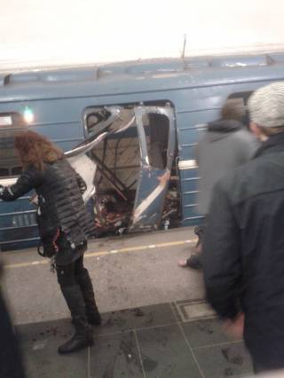 В метро Санкт-Петербурга прогремел взрыв. Есть жертвы (обновлено)